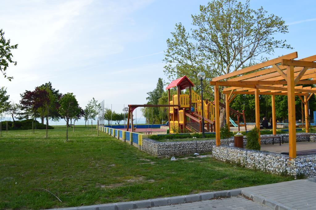 Villa - Zmrd Zamárdi Exteriör bild